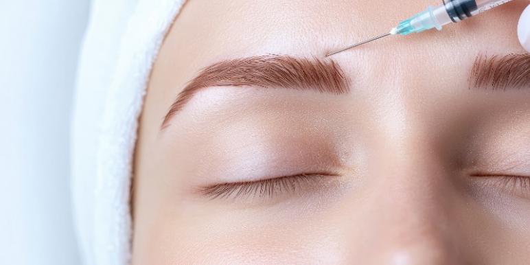 Rehaussement queue du sourcil